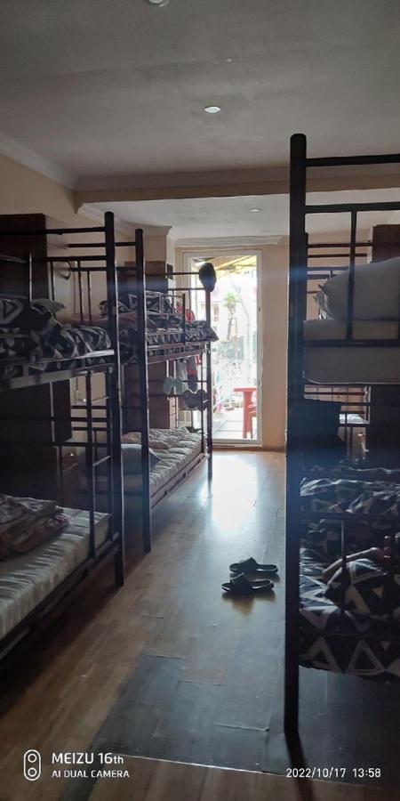 Every Day Lux Hostel Batumi Exterior foto